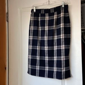 Vintage-inspired plaid pencil skirt